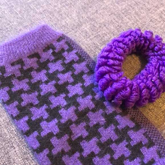 Purple Fingerless Gloves and Scrunchie - Picture 4 of 8